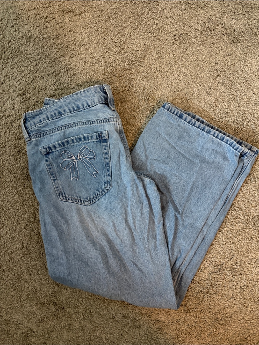 Hollister Light Blue Relaxed Men’s Jeans with Embroidered Back Pocket Bow